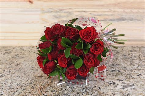 Romantic Bouquet Of 15 Red Roses Hamper World Florist