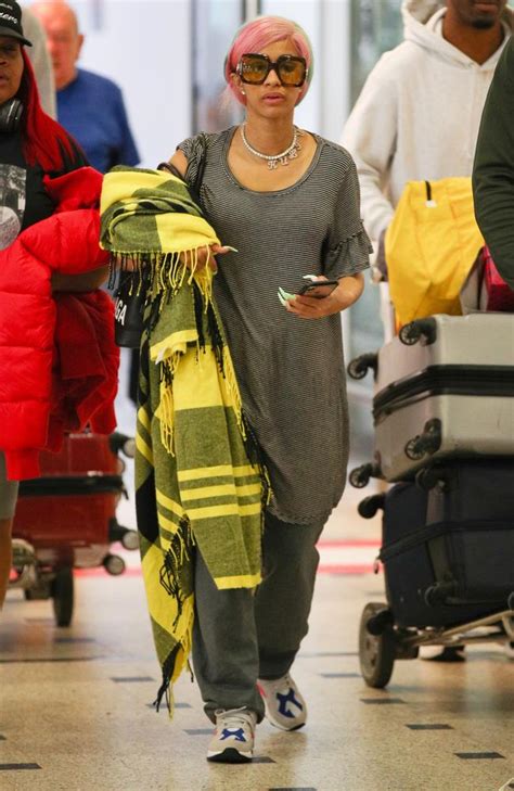 Cardi B Lands In Sydney And Gives Photographers A Spray Herald Sun