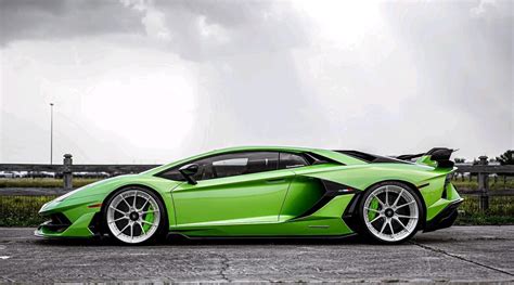 Green Lamborghini Aventador Svj