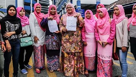 Tujuh wanita gelap azmin ali, ujarnya sewaktu ditemui setelah laporan polis selesai dibuat di balai polis dang wangi kelmarin. Puteri Umno lapor polis berhubung dakwaan khalwat | Free ...