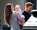Jeremy Renner debuta en público a su adorable hija Ava, junto a Sonni ...