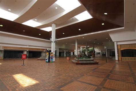 Westland Mall Space A Bunch Of Empty Space At Westland Mal Flickr