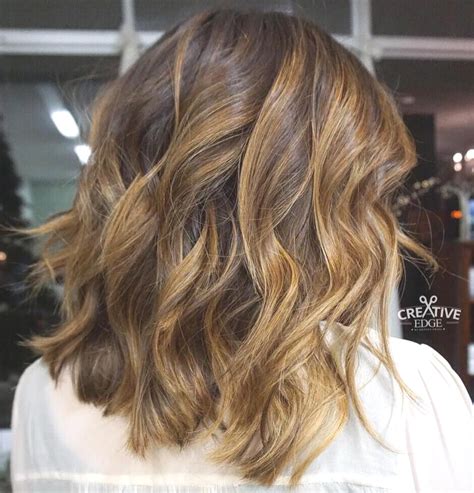 Chocolate brown bob with honey blonde highlight the only thing more appetizing than chocolate and honey color highlights golden highlights dark blonde pastel blonde low lights and highlights. Balayage Bob:il caschetto con schiariture è il trend dell ...