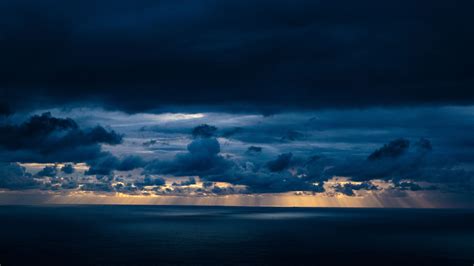 Blue Clouds Sky Sunrays Above Ocean 4k Hd Nature Wallpapers Hd
