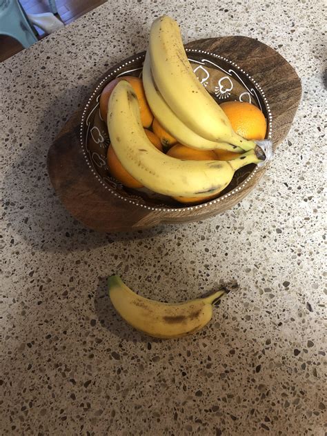 Heres An Oddly Small Banana Rmildlyinteresting