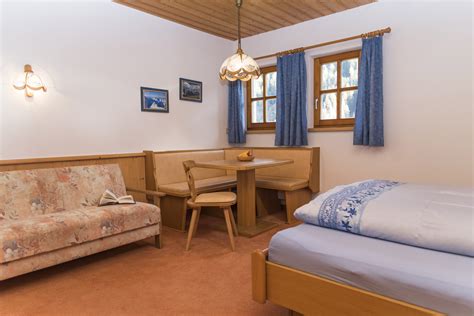 The accommodation is 5 minutes' walk from museumshof puddemin. Wohnung 4 | Apart Lukas | Ferienwohnungen in Mathon - Ischgl