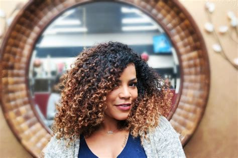 Curls do not always settle as you'd like them to, get extremely voluminous or simply stick out whimsically. How To Dye Your Curly Hair in the Healthiest Way Possible