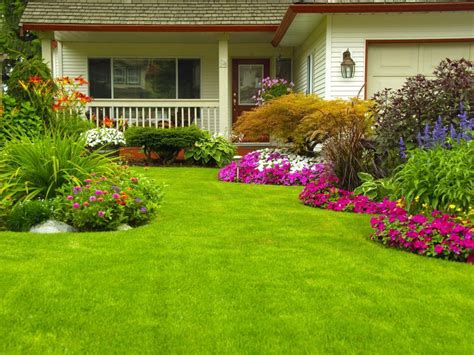 A garden path is an aisle that leads you towards a beautiful flowery end, where the sight of blossoms and soul soothing floral aroma awaits you. Outdoor:Front Flower Bed Rectangular Flower Bed Ideas New ...