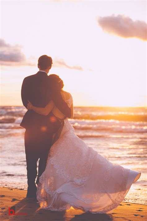 Wonderful 47 Romantic Beautiful Sunset Wedding Photos | Sunset wedding photos