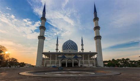 Semoga smksaa terus cemerlang dan terbilang. Sultan Salahuddin Abdul Aziz Mosque Editorial Stock Image ...