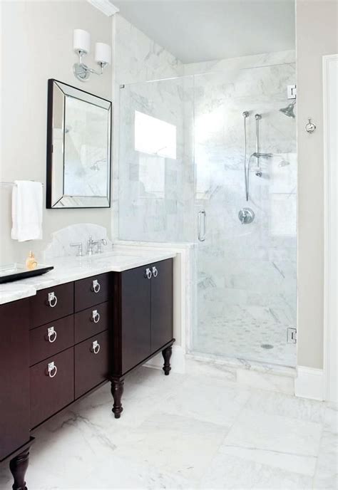 Modern trifft boho in paige rangel's phoenix, az home. Marmor-U-Bahn-Fliesen-Dusche | Badezimmer holz, Dusche fliesen, Badezimmer