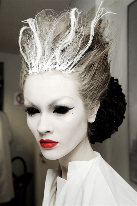 11 Pretty Scary Costume Ideas Amazing Halloween Makeup