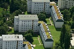Berlin von oben - Plattenbau- Hochhaus- Wohnsiedlung Wedellstraße im ...
