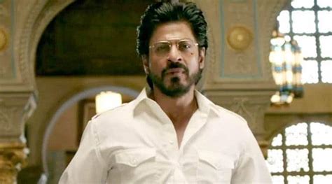 as raees trailer crosses 10m views shah rukh khan gets a bollywood standing ovation bollywood