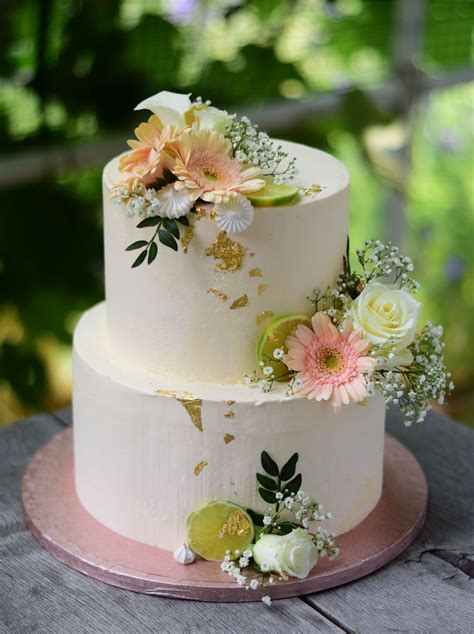 Beautiful Two Tierd Cake With Natural Element Fresh Flowers Lime