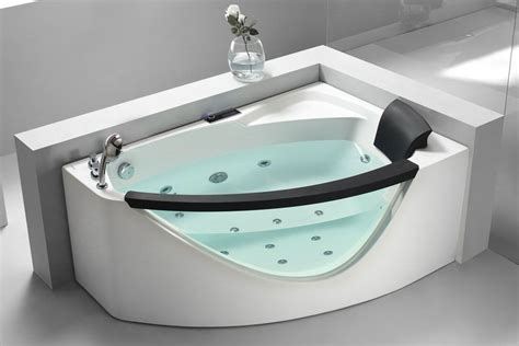 Some tubs are too large and may need more space for installation. Whirlpool Badewanne Matte