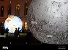 Planeten vor der Humboldt Universität beim Lichterfest 2023. Das ...