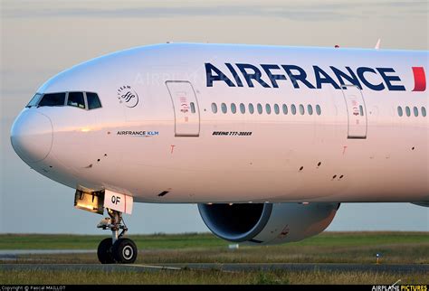 F Gsqf Air France Boeing 777 300er At Paris Charles De Gaulle