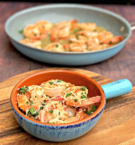 I recently learned that scampi is just the italian word for shrimp. Easy Keto Low-Carb Red Lobster Copycat Garlic Shrimp Scampi