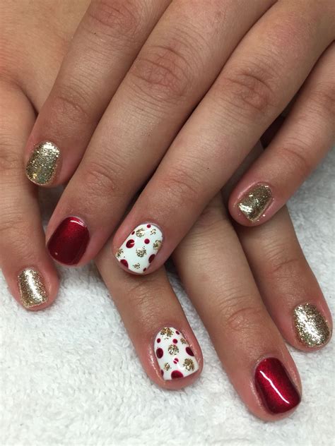 Christmas Gel Nails Red And Gold The Red Color Is Bold Feminine And