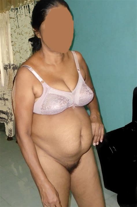 Pakistani Xnxx Desi Bhabhi Hot Nude Photo Album Masala Actress Sona Hot Photos SexiezPicz Web Porn