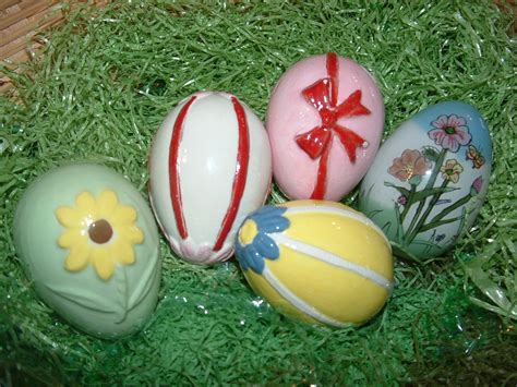 Glass Easter Egg And 4 Ceramic Eggs For Holliday Decorations
