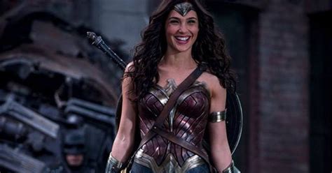 New Gal Gadot Wonder Woman Image From Batman Vs Superman Cosmic Book News