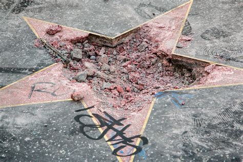 Ces Célébrités Détestées Ne Feront Pas Retirer D étoiles Du Hollywood Walk Of Fame Voici Pourquoi