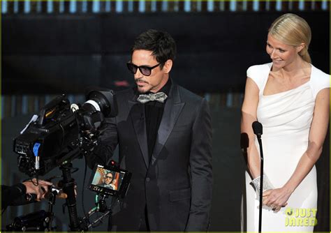 Robert Downey Jr Oscars 2012 Presenter Photo 2633695 Gwyneth