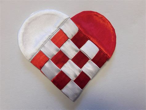 How To Make A Fabric Scandinavian Heart Fabric Christmas Decorations