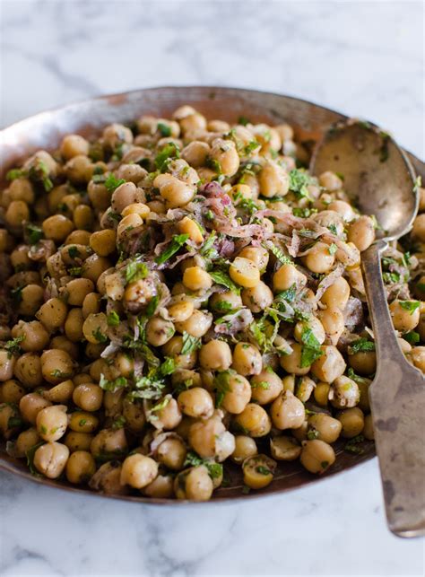 26 Easy Recipes To Make With A Can Of Chickpeas Kitchn