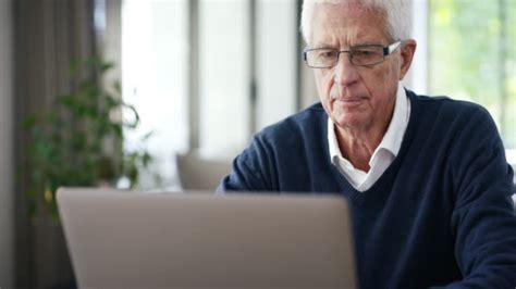 237 100 Hommes Dâge Mûr Vidéos Libres De Droit 4k Et Hd Istock