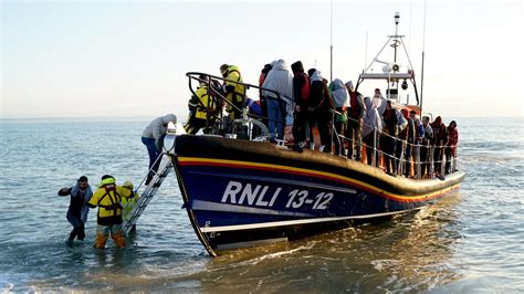 Rekordzahl An Bootsmigranten Französische Küstenwache Rettet 45
