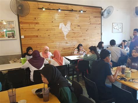 Average salaries at chicken and rice guys. @ CRG Chicken Rice Guys Shah Alam | 青蛙 Frog | Flickr