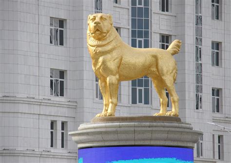 Turkmenistans Authoritarian Leader Unveils Huge Golden