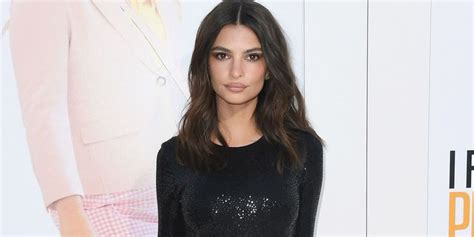 Emily Ratajkowski Showed Off Her Belly Button In A Sexy Cutout Gown