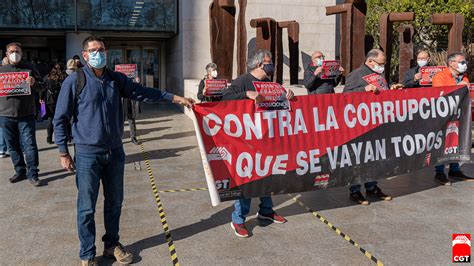 CGT se concentra para que se haga justicia en el caso de la ex directora de Función Pública