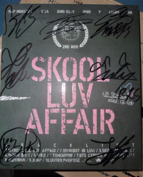 How To Tell Fake Bts Signed Albums 😮 Authentic Or Nah K Pop Amino