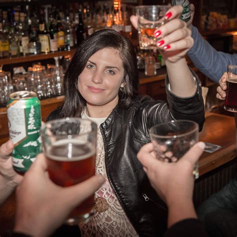 32 Things Every Woman Should Do In A Bar At Least Once Drinks