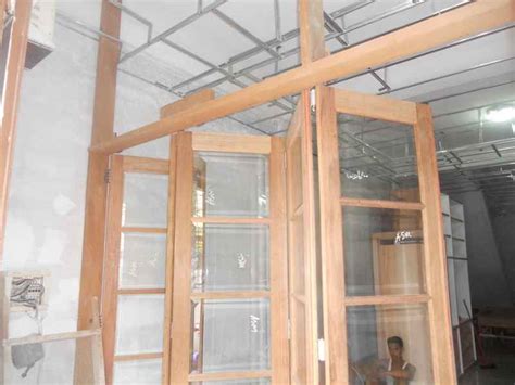 Ada juga sumber yang menyebut engsel ini dengan sebutan engsel rentang atau engsel t karena penampakannya yang menyerupai huruf t. BROSUR REL PINTU LIPAT 5 DAUN: REL KOMPONEN PINTU KAYU ...