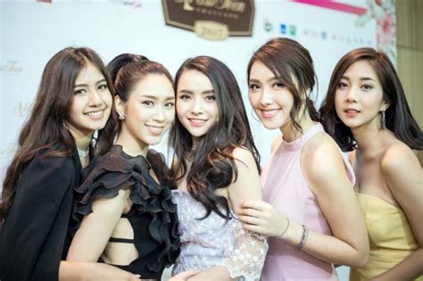ขณะที่รองอันดับ 1 มิสทีนไทยแลนด์2010 ตกเป็นของ หมายเลข 9 น้องพลอย จุฑามาศ มันตะสัมพะ สาววัย 17 ปี นักเรียนชั้น ม.6 โรงเรียนเรยีนาเชลีวิทยาลัย จ. บันเทิง - มิสทีน ไทยแลนด์ ไปต่อ...รับปี 2019