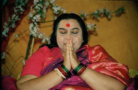 hh shri mataji nirmala devi bf082 india 1989 90 colinh sahaja yoga meditation videos