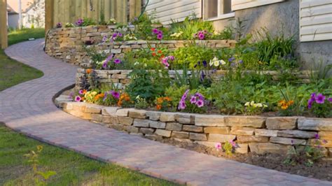 A collection of backyard retaining wall ideas and terraced gardens. Garden and Backyard Retaining Wall Ideas and Terraced ...