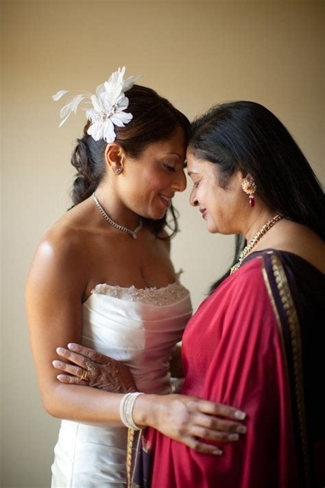 10 Heartwarming Mother Daughter Wedding Photos Exploring