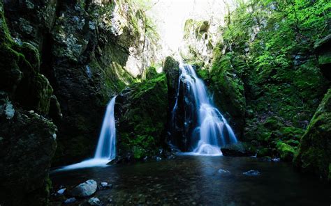 2560x1600 Waterfall Rocks Grass River Water Wallpaper