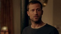 ausCAPS: Jonathan Forbes shirtless in Catastrophe 3-05 "Episode #3.5"