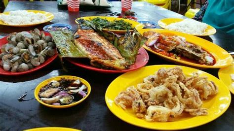 Good and delicious sobre medan ikan bakar muara sungai duyung. Delicious and fresh seafood at medan ikan bakar muara ...