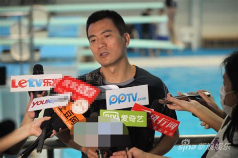 See full list on baike.baidu.com 《星跳跃》黄健翔备战跳水 险些掉门牙|黄健翔|高虎|门牙_新浪娱乐_新浪网