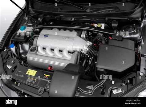 2007 Volvo Xc90 V8 In Gray Engine Stock Photo Alamy