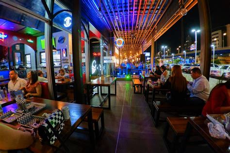 Bbq Pub Esta Noche Se Baila En Una Noche Tropical Con Facebook